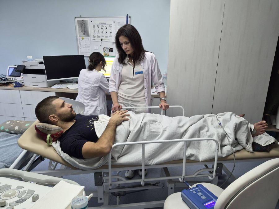 Інновації у боротьбі з болем: як міжнародні спеціалісти у Франківську допомагають військовим подолати фантомний біль і ПТСР