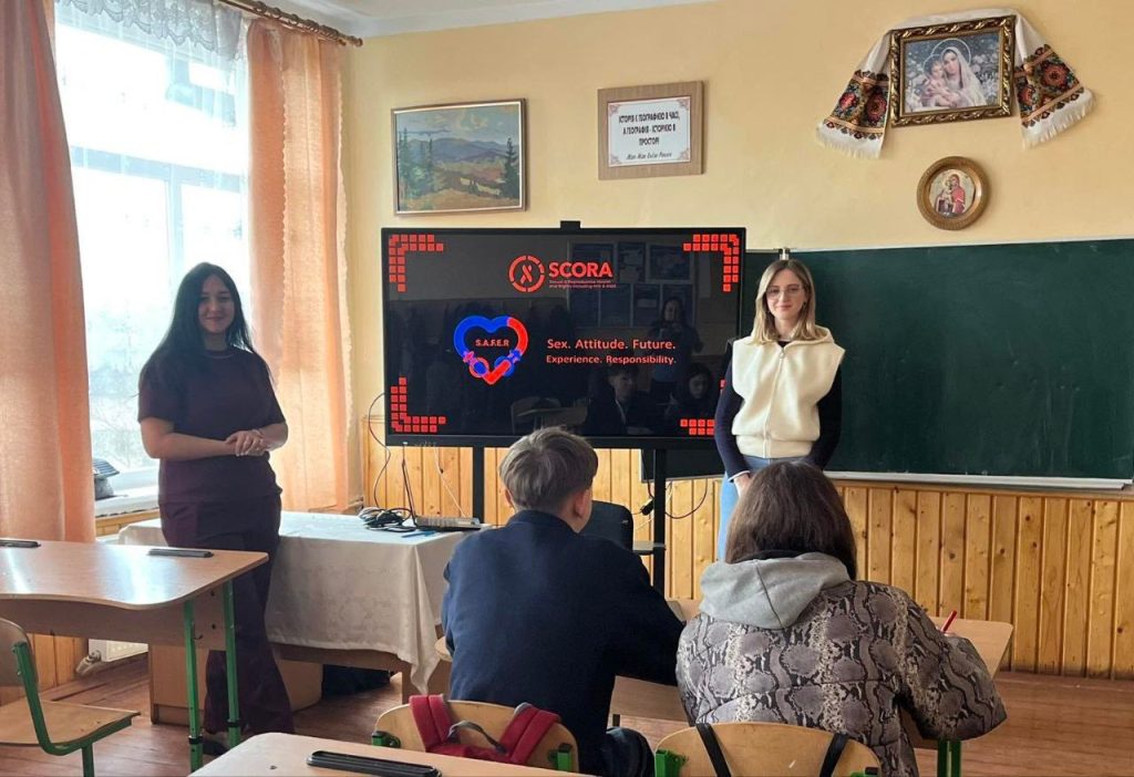 Педагогиня та учні ІФНМУ провели просвітницькі заняття з сексуального виховання у шкільних закладах громади