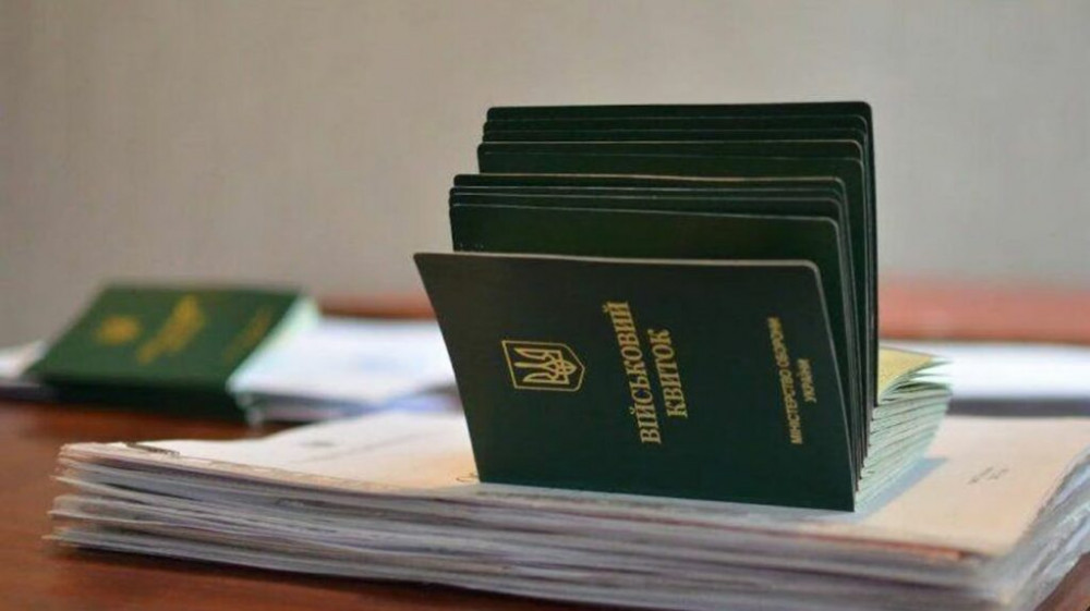 У Коломиї інспектор ТЦК та його батько торгували військовими посвідченнями через СТО