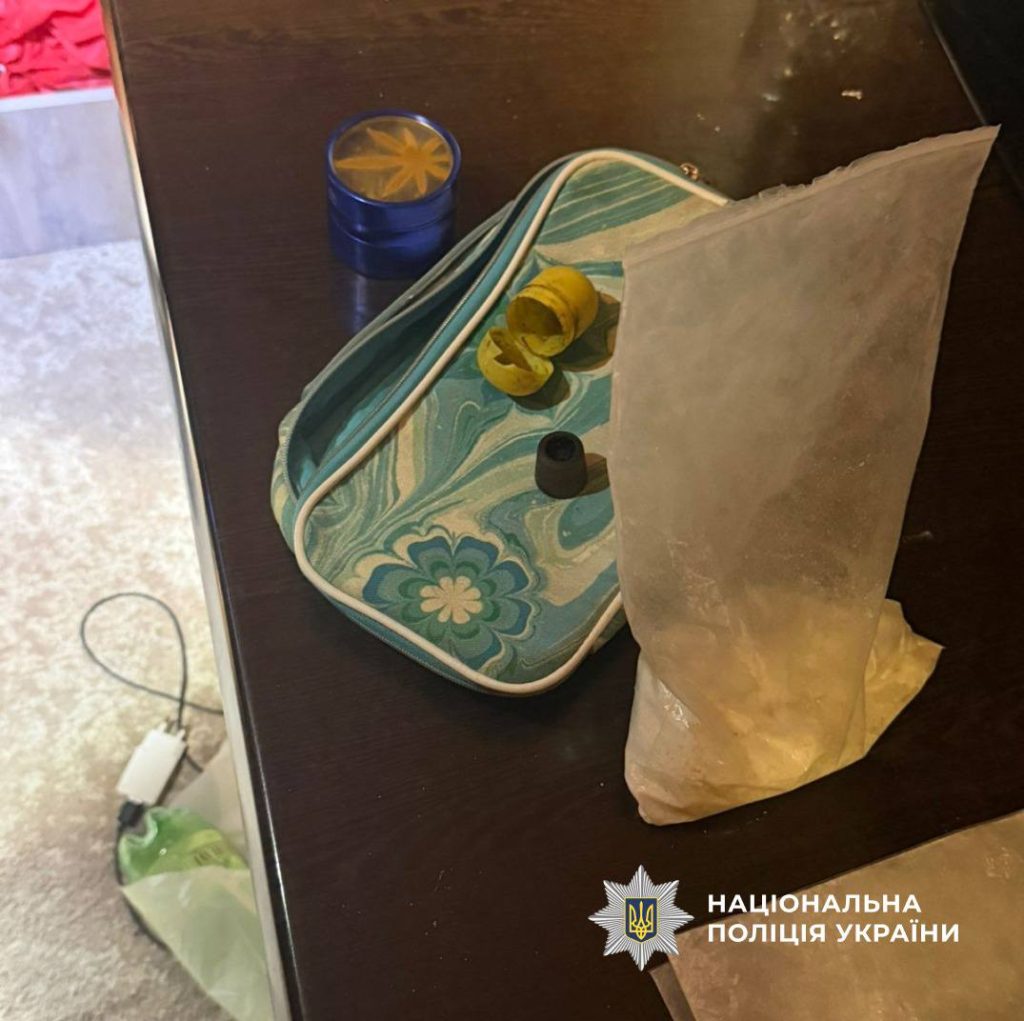 На Прикарпатті чоловікові оголосили про підозру у збуті наркотиків