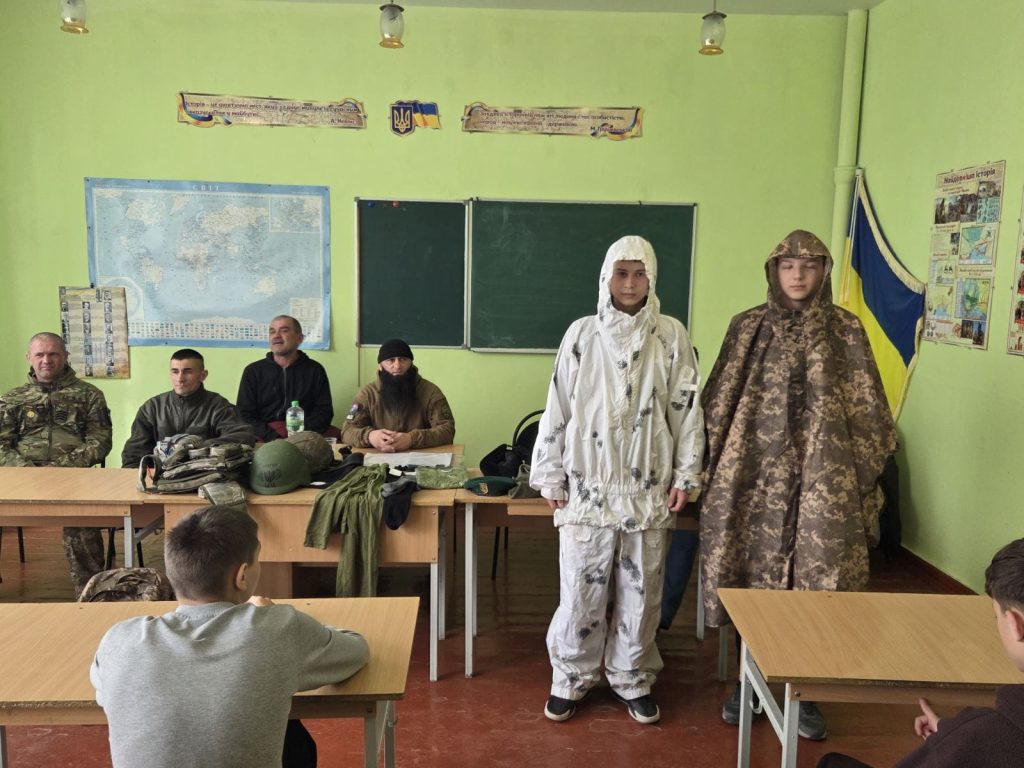 В освітніх закладах Снятинської громади ветерани організовують заняття з національно-патріотичного виховання