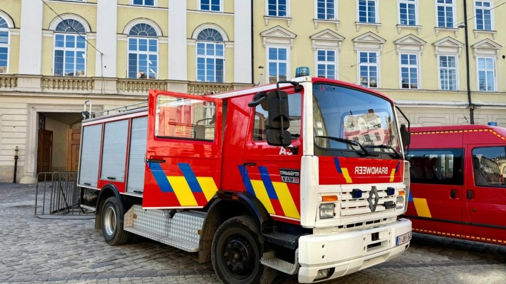 Калуш забезпечили пожежною машиною з Бельгії вартістю 750 тис. грн.