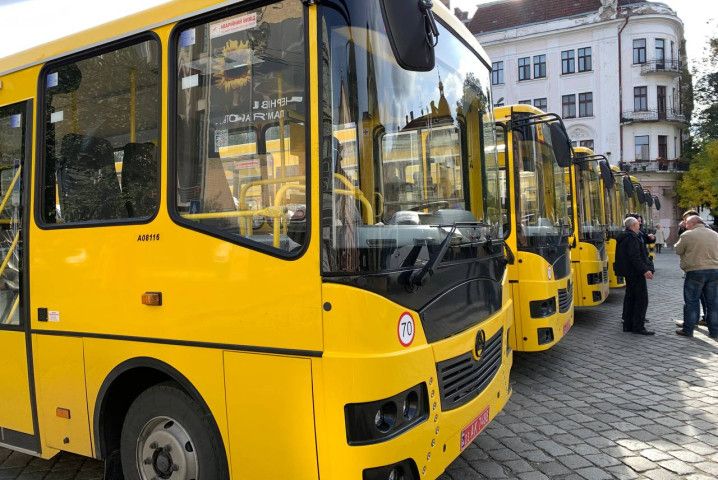 Новий шкільний автобус перевозитиме дітей до академічного ліцею в Калуші