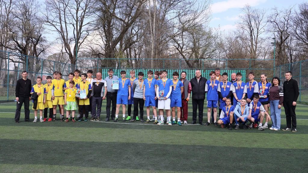 На Надвірнянщині визначили призерів районного футбольного та гандбольного турнірів