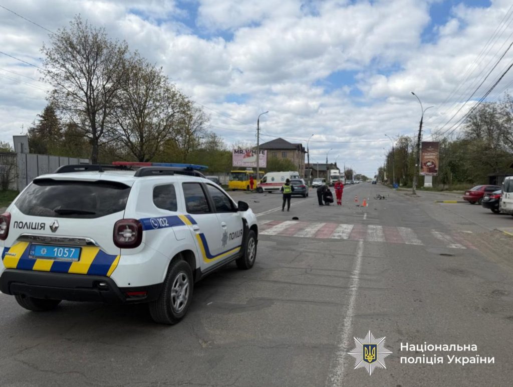Фатальна аварія в Коломиї: авто збило велосипедистку