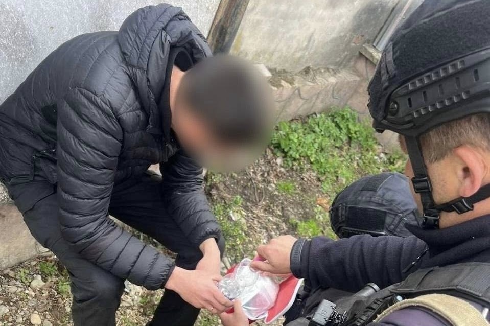 У Надвірній поліцейські надали допомогу чоловіку, який знепритомнів на вулиці