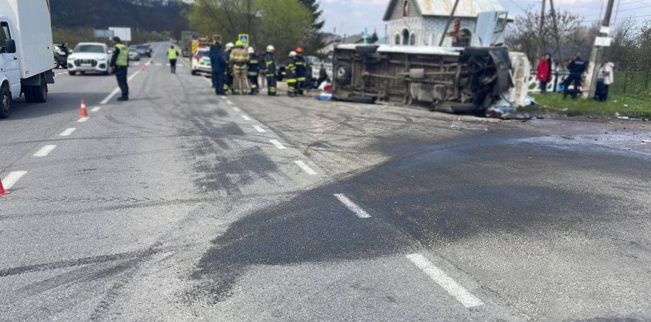 У Долинському районі перекинувся рейсовий автобус Львів – Івано-Франківськ: є постраждалі та загиблий
