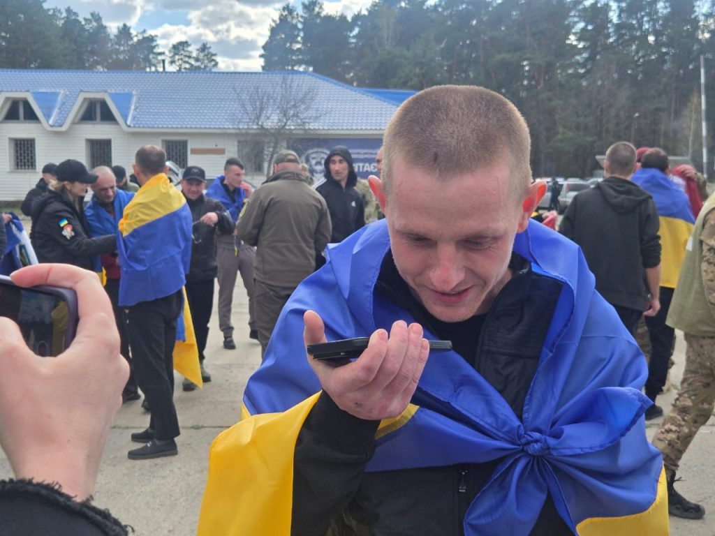 193 українських захисників звільнені та повертаються додому з полону