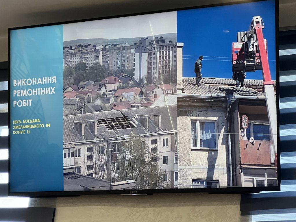 Повалені дерева та пошкоджені покрівлі: як Франківськ усуває наслідки буревію