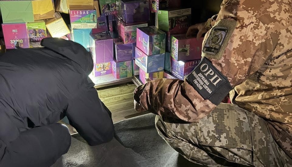 Під підлогою знайшли контрабанду вейпів на суму понад 2 мільйони гривень в «Устилузі»