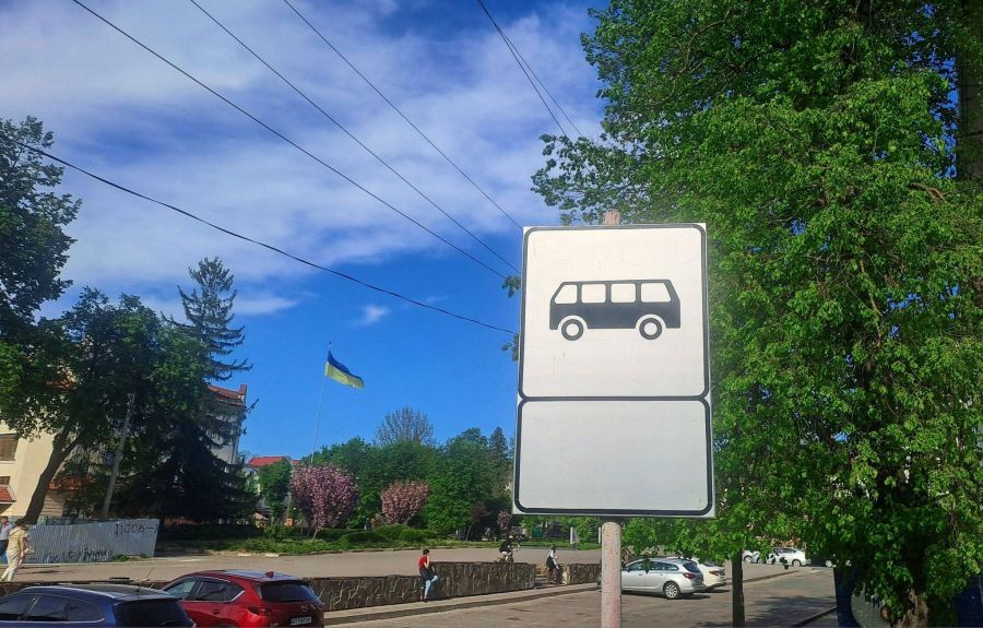 В Калуші на чотирьох зупинках оновили розклад руху автобусів