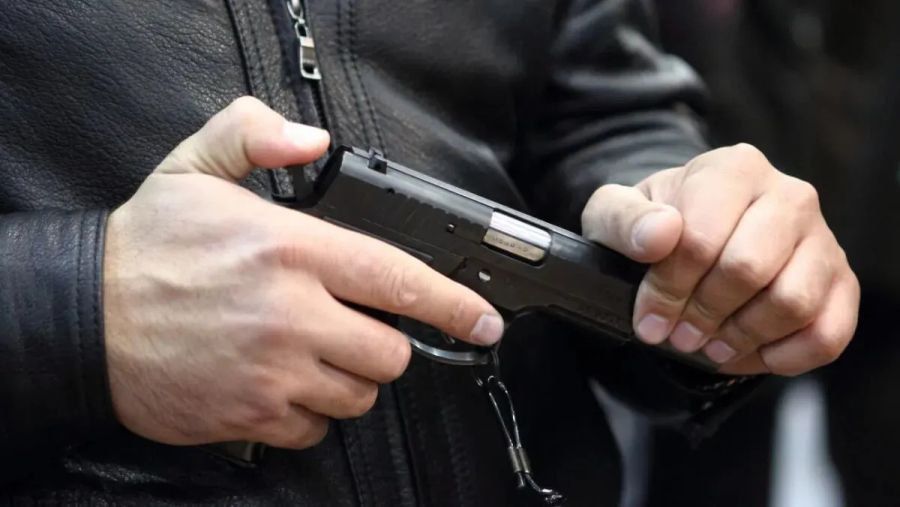 У Черкасах чоловік відкрив вогонь по дітях через зірваний бузок