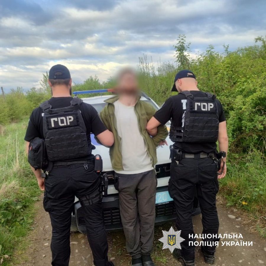Загроза у кишені й оселі: поліцейські Коломийщини знайшли гранати у двох чоловіків
