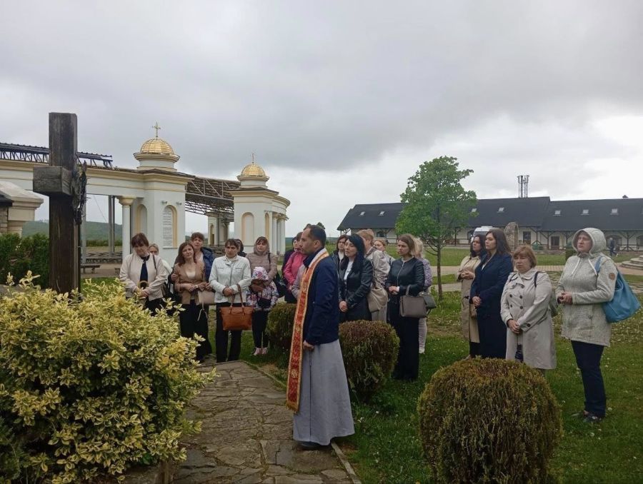 Медики з Долини провели молитву на Ясній Горі за загиблих у війні колег
