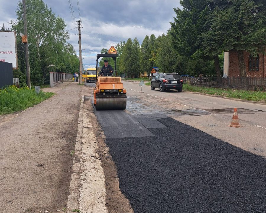 У Калуші проводять ремонт доріг: водіїв інформують про затримки в русі транспорту