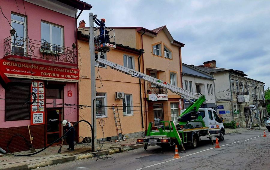 У Калуші повідомили дату відновлення електропостачання на вулиці Грушевського після нічної ДТП