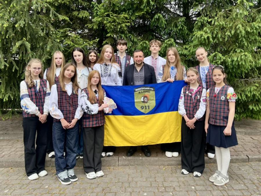 Учні ліцеїв Калуша перерахували 57 тисяч гривень для підтримки Збройних Сил України