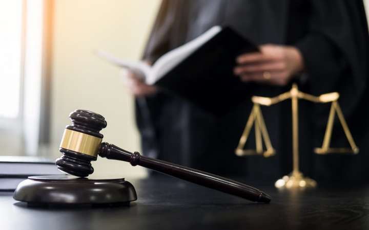 У Калуші підлітка оштрафували за шумну російську музику вночі біля закладу