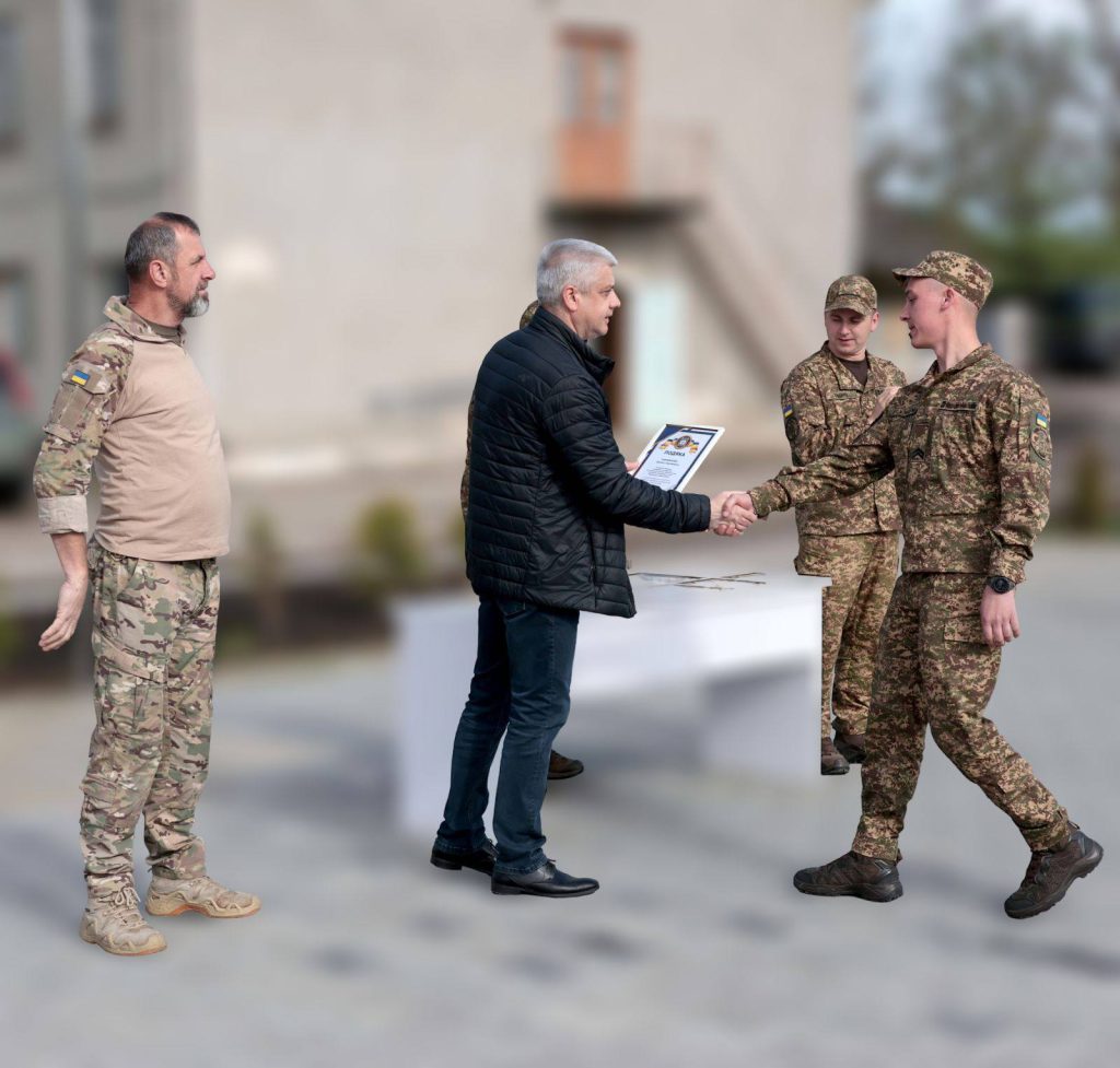 У Тисменицькій громаді нагородили нацгвардійців за виховання патріотизму серед молоді
