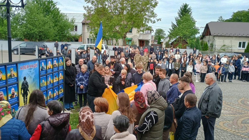 В Івано-Франківській області в Матеївецькій громаді встановили пам’ятні стели на честь загиблих Захисників України