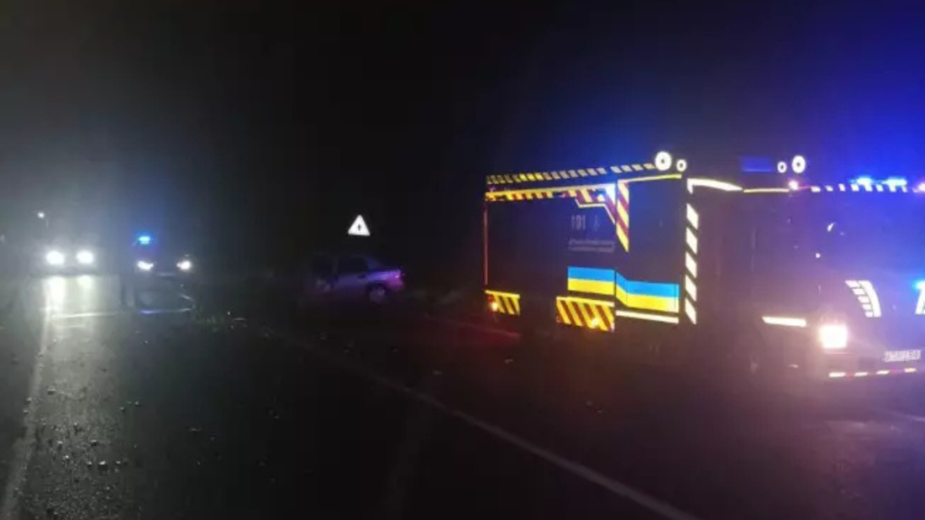 Після нічної аварії у Калуші рятувальники екстрено відключали клеми батарей