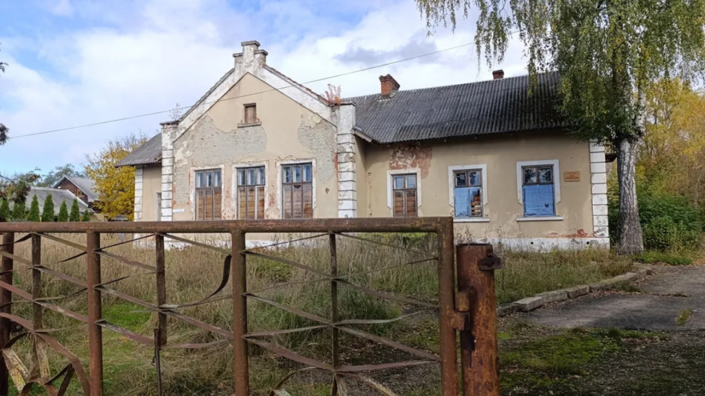 У Коломиї на торгах продають колишню дитячу садибу