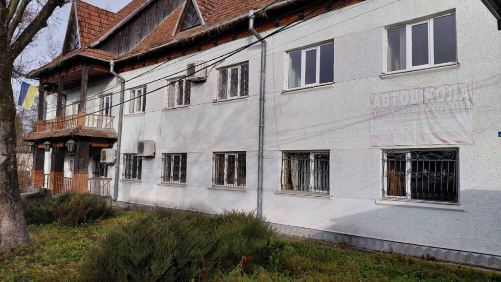У Рожнятівському центрі за велику будівлю заплатили більше 2,5 млн гривень