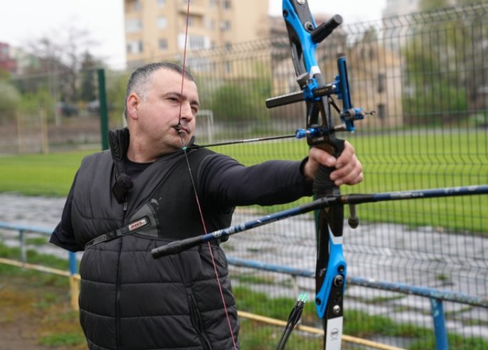 Життєпис ветерана Михайла Андрушка з Коломийщини, який втратив руку і продовжує стріляти з лука