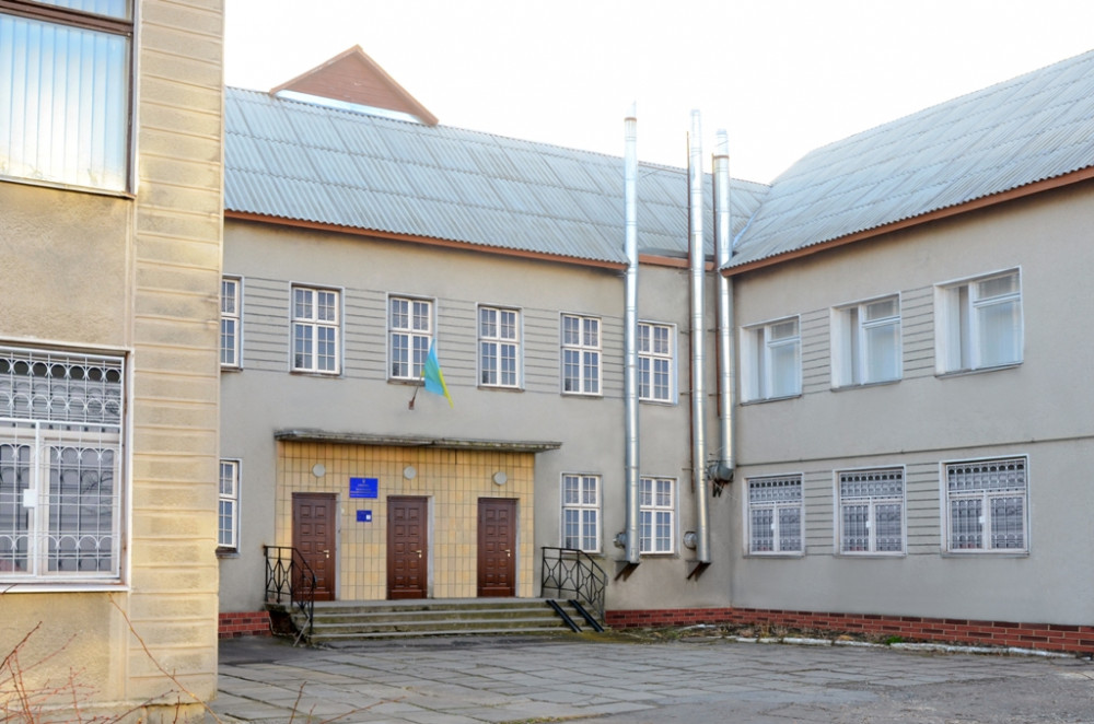 Двоє мешканців Калуша засуджені за побиття перехожого через зауваження щодо ходіння в туалет на зупинці