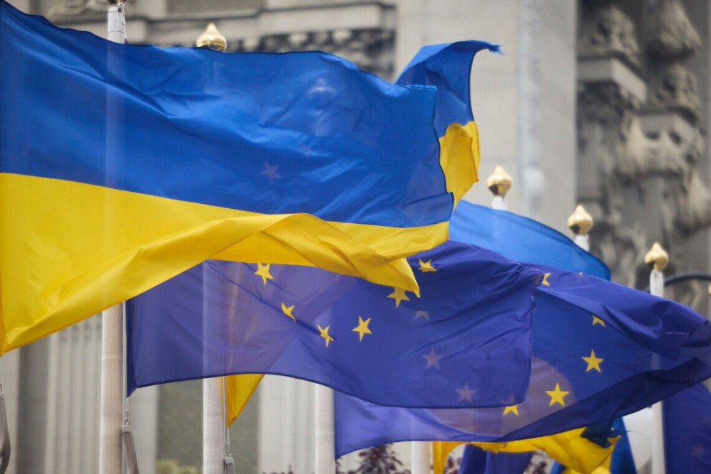 ЄС залишить дипломатів у Києві незважаючи на погрози Москви