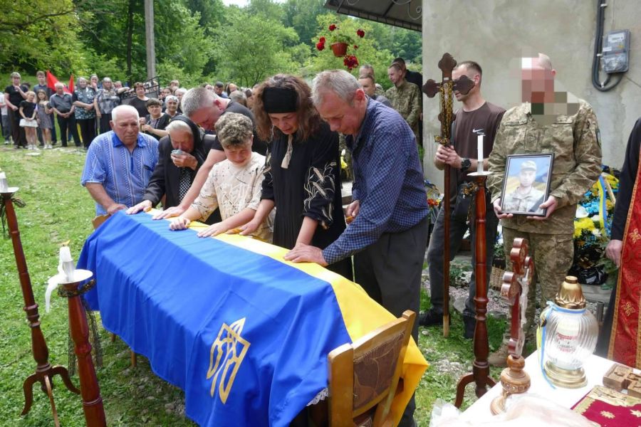 У Бабині-Зарічному провели в останню путь загиблого героя Богдана Гриніва
