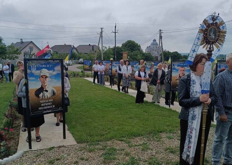 На Алеї Надії в Пійлі провели дев’яту молитву за зниклих безвісти захисників