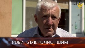 Щоденний підйом о 5 ранку протягом 12 років: розповідь про одного з найкращих двірників Франківська