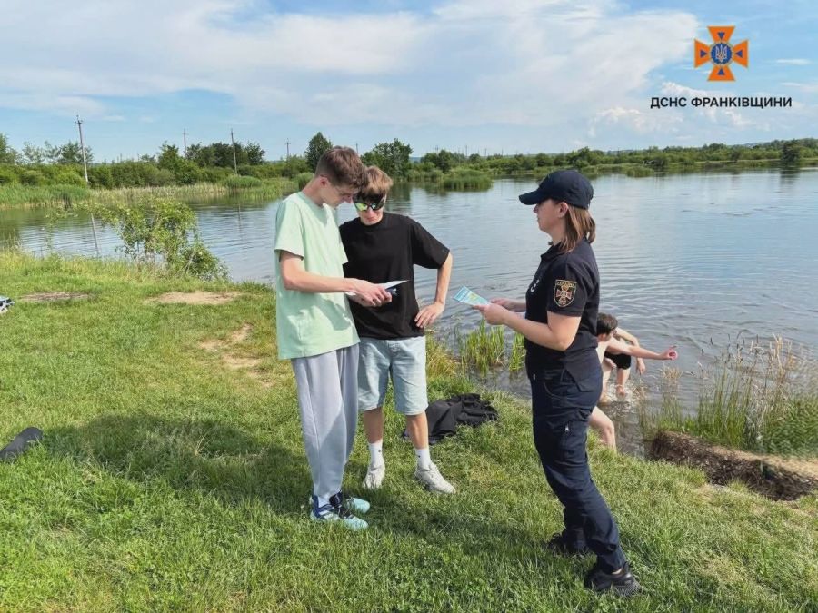 Рятувальники Калущини провели інструктажі щодо безпечного відпочинку на водоймах