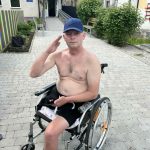 «Ампутація не означає кінець»: історія “запорізького козачка”, який переніс 44 операції та знову вчиться ходити