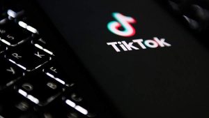 Шахраї у TikTok обманули матір мобілізованого, викравши 300 тисяч гривень і закордонний паспорт її сина