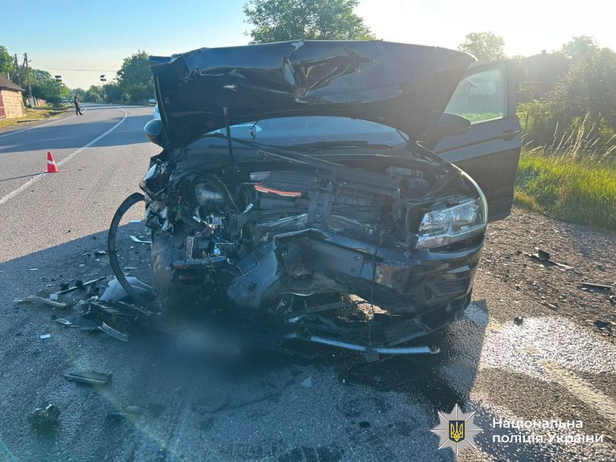 У Франківській області трапилася лобова аварія за участю Volkswagen і BMW