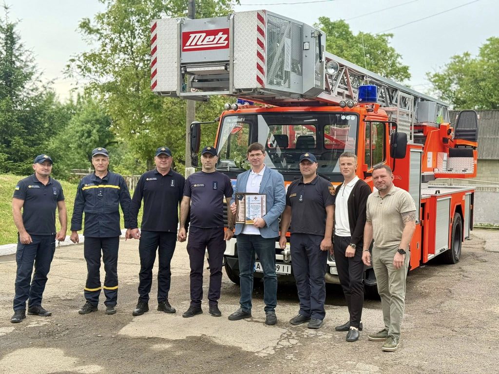 Калуська громада отримала у дар пожежну машину