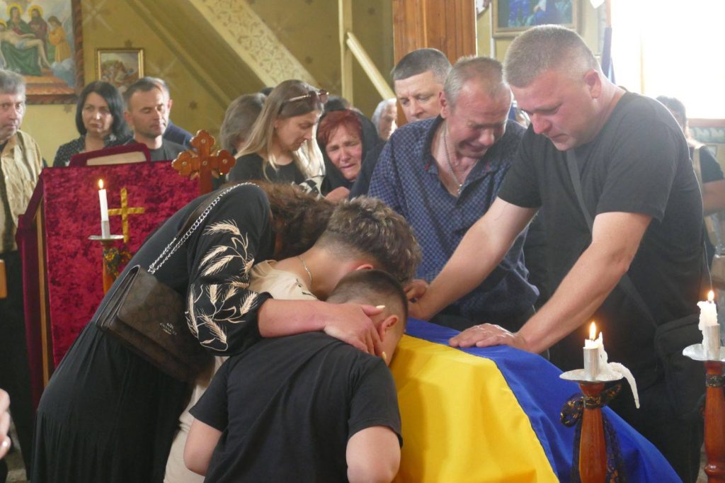 Калуська громада попрощалась із Героєм Богданом Гринівим