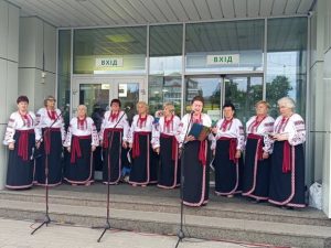 У центрі Івано-Франківська пройшов музично-патріотичний захід на підтримку ЗСУ «Пісня веде до Перемоги»