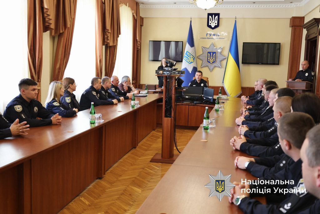Начальник поліції Івано-Франківщини Роман Іващенко привітав дільничних офіцерів з їхнім професійним святом