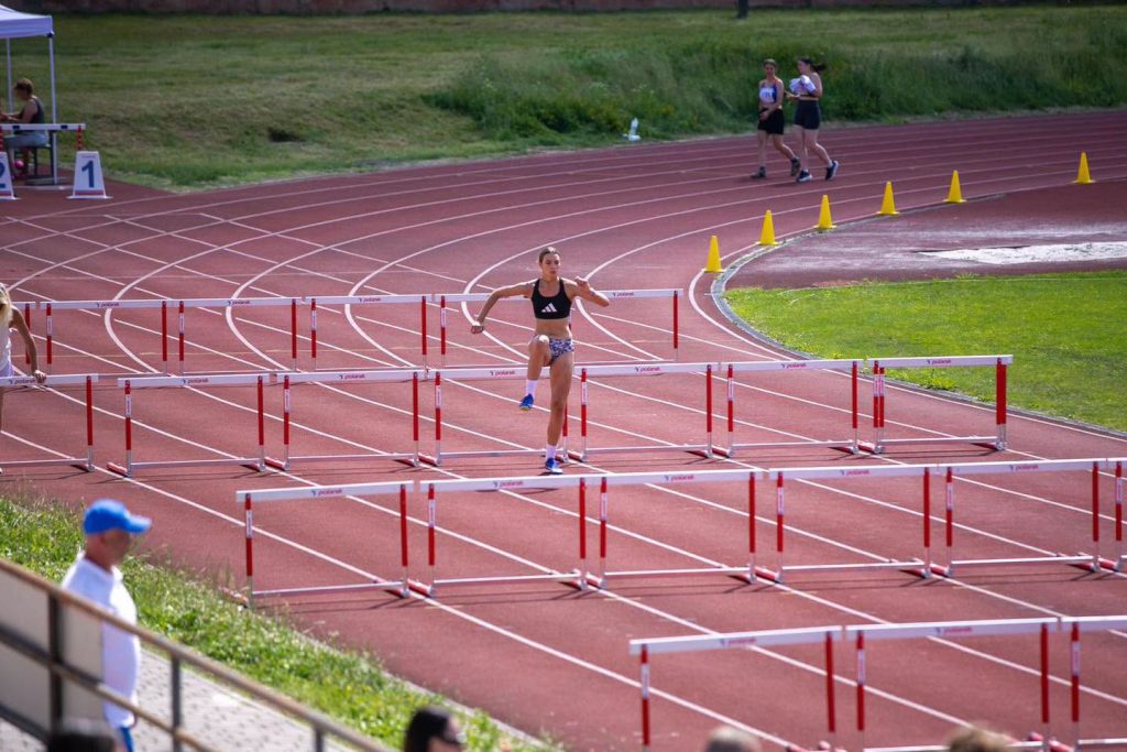 В Івано-Франківську на стадіоні ІФНТУНГ урочисто розпочали Чемпіонат України з легкої атлетики