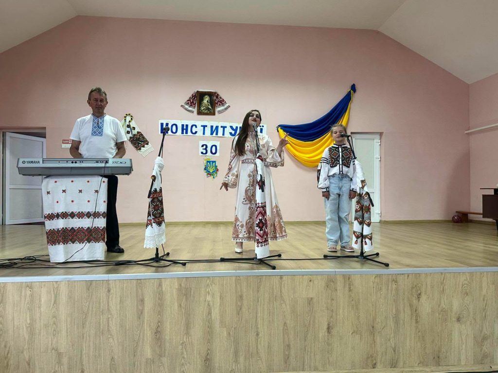 У селі Тисменичани пройшла концертно-патріотична акція «Моя держава — мої права»