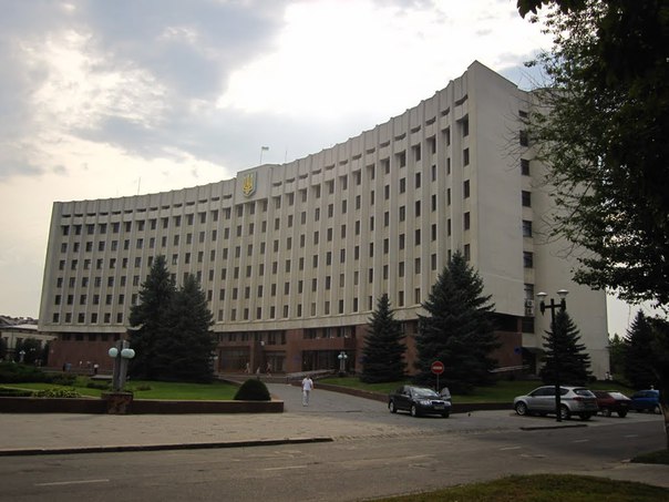 Виїзне засідання обласної ради на Прикарпатті: обговорення депутатами підтримки національно-патріотичного виховання
