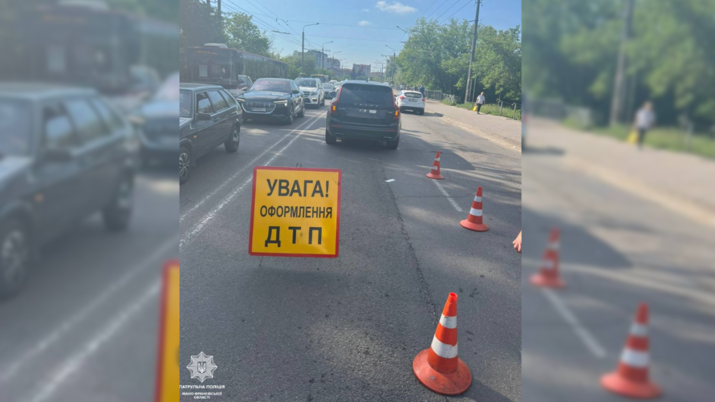 На вулиці Галицькій в Івано-Франківську сталася аварія за участі трьох автомобілів