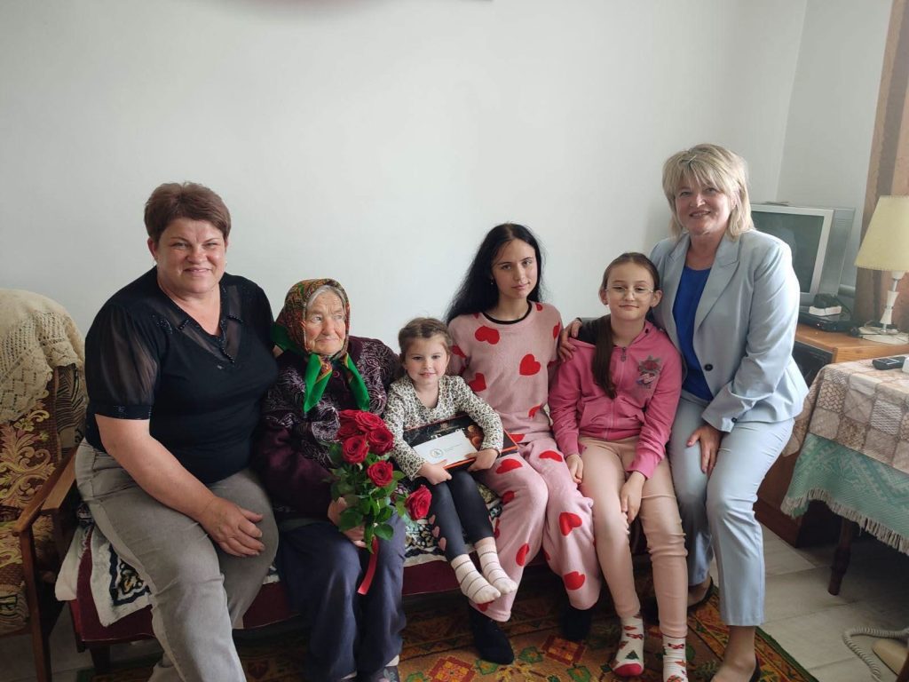 95 років досвіду та життєвої енергії: мешканка Креховичів святкує значний ювілей