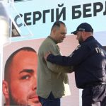 Врятував людей після обстрілу: прикарпатського поліцейського нагородили
