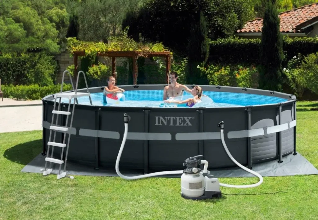 Каркасный бассейн Intex 26330 c песочным фильтрационным насосом 6 000 л/ч, лестницей и тентом