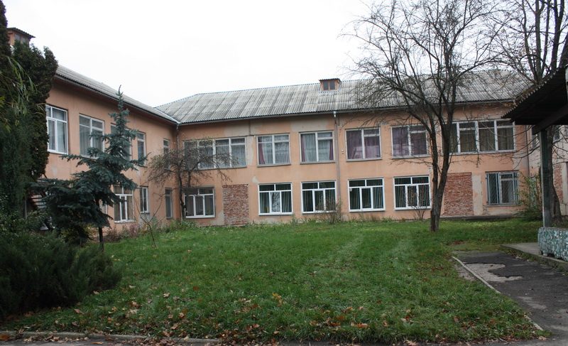 Подвійна користь: у Франківську розділили дитячий центр