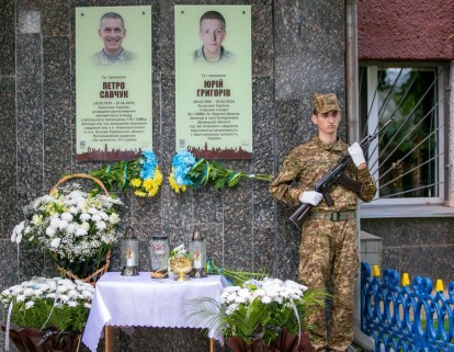 В Івано-Франківську встановили пам’ятні таблички на честь воїнів Юрія Григоріва і Петра Савчука